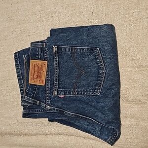Levis 560